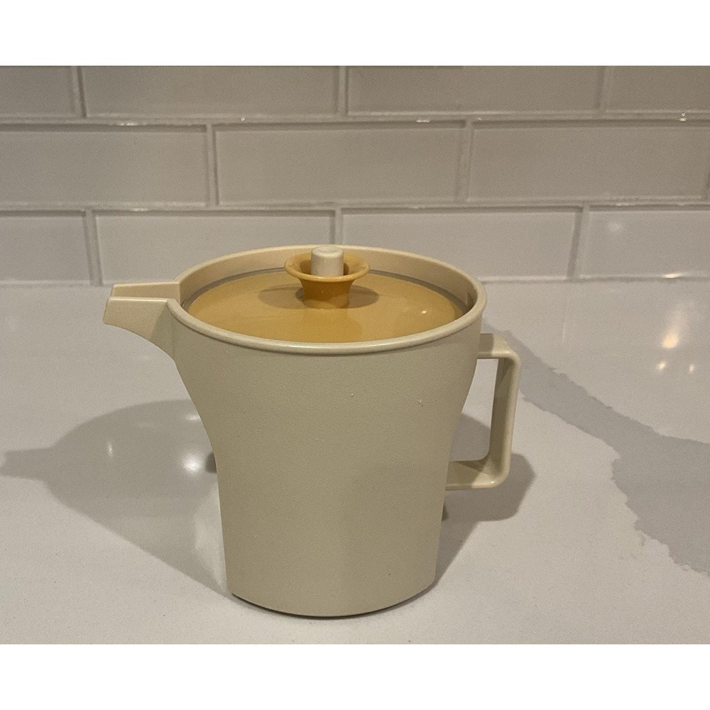 Vintage Tupperware Creamer In Push N Seal Top Cream Yellow